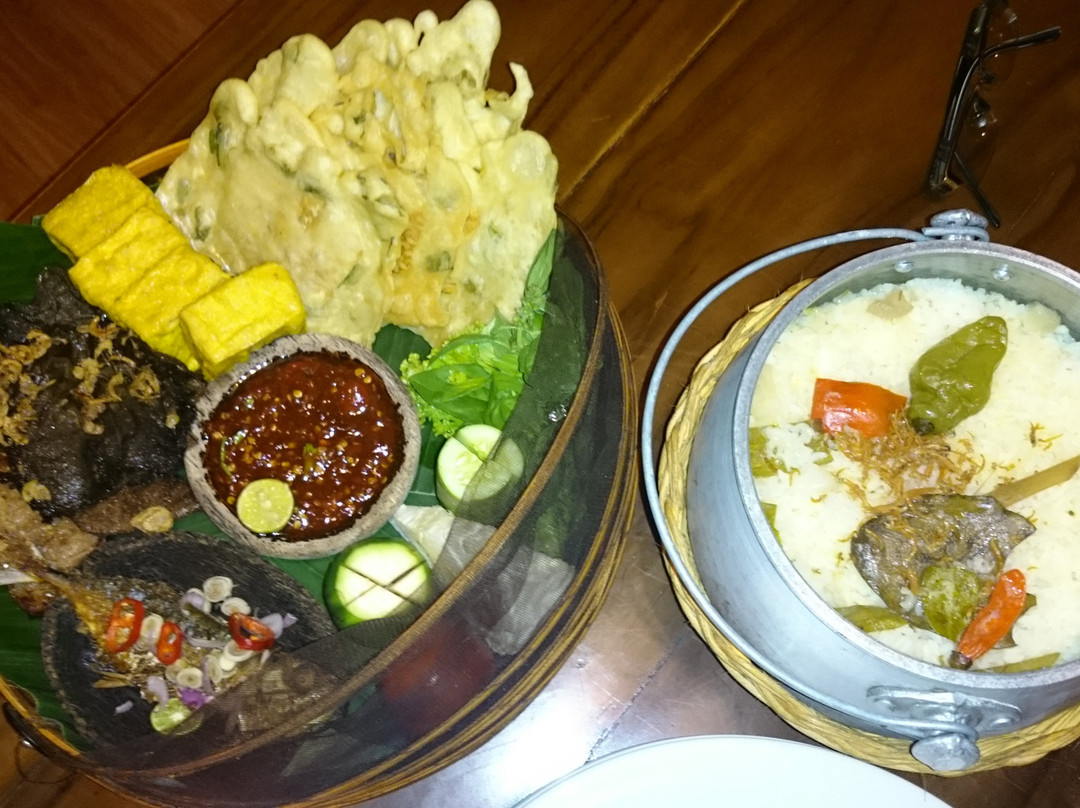 Tasikmalaya餐馆和美食-Nasi Liwet Pak Asep Stroberi Ciawi