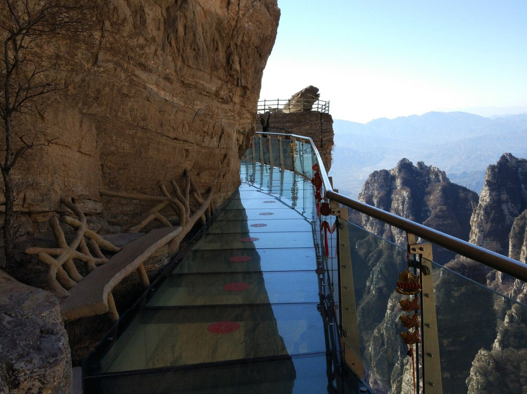 白石山玻璃栈道-保定市必去景点