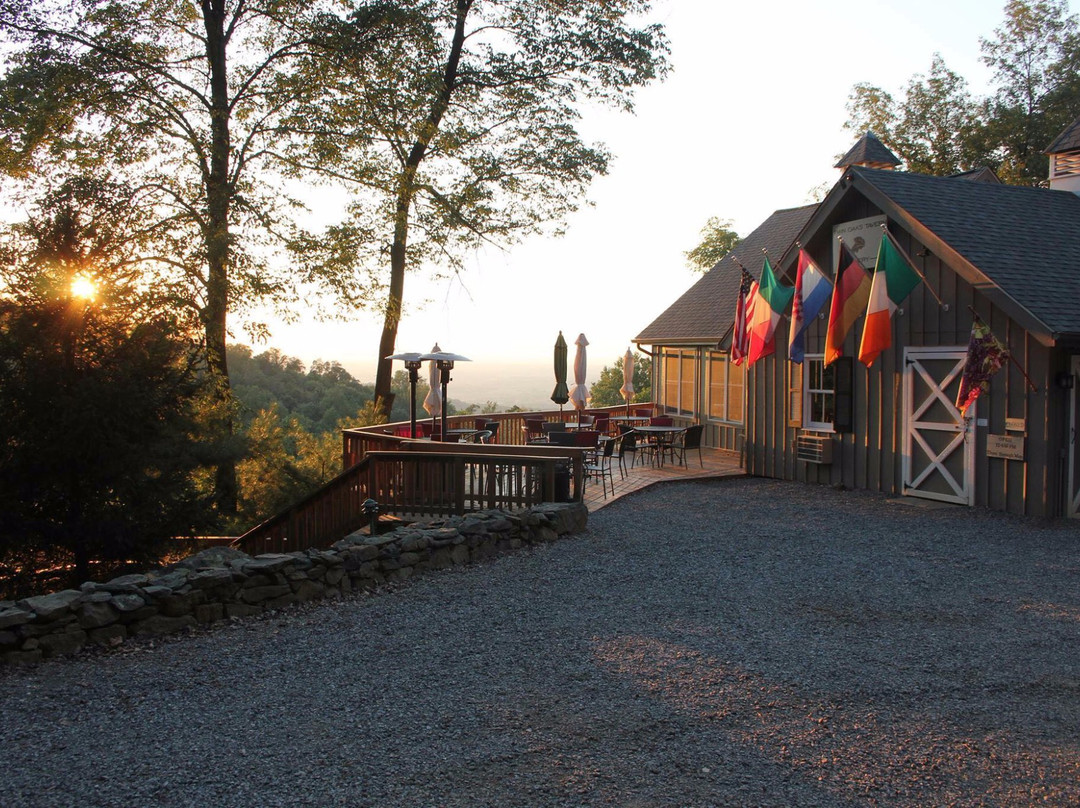 Twin Oaks Tavern Winery景点图片