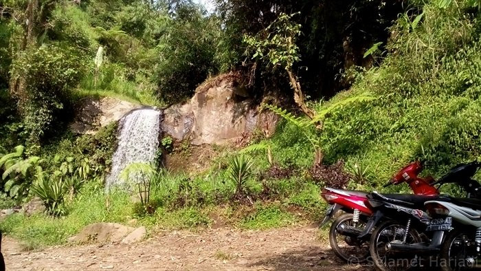 Sisir Waterfall景点图片