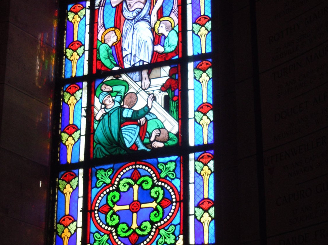 Eglise Saint Pierre-塞纳河畔纳伊必去景点