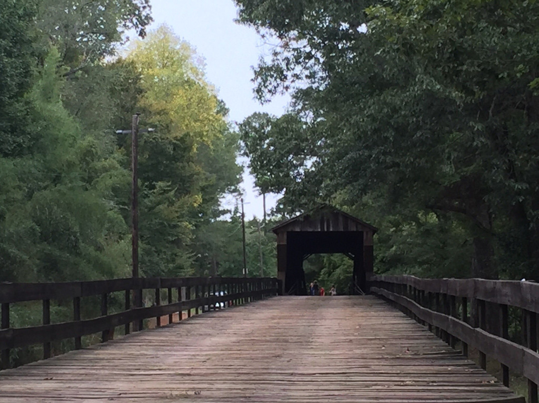 Big Red Oak Creek Covered Bridge-Gay必去景点