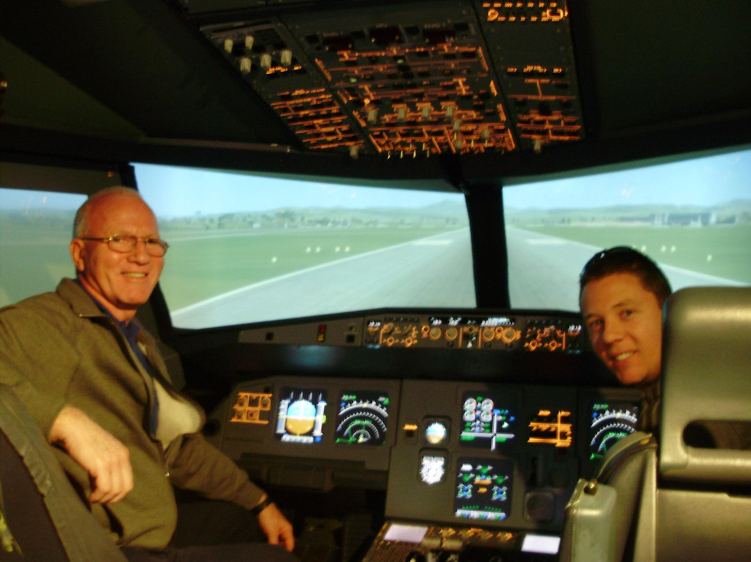 FlyAJetSim Flight Simulator景点图片