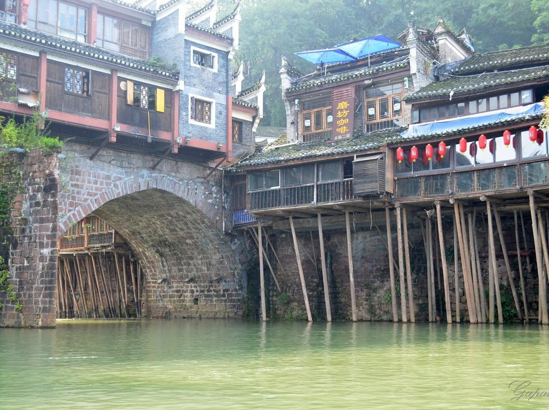 回龙阁吊脚楼景点图片