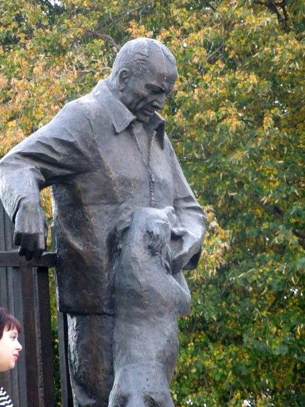 Monument to Paustovskiy-Tarusa必去景点