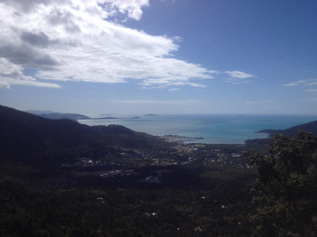 圣灵降临节大游行-艾尔利滩必去景点