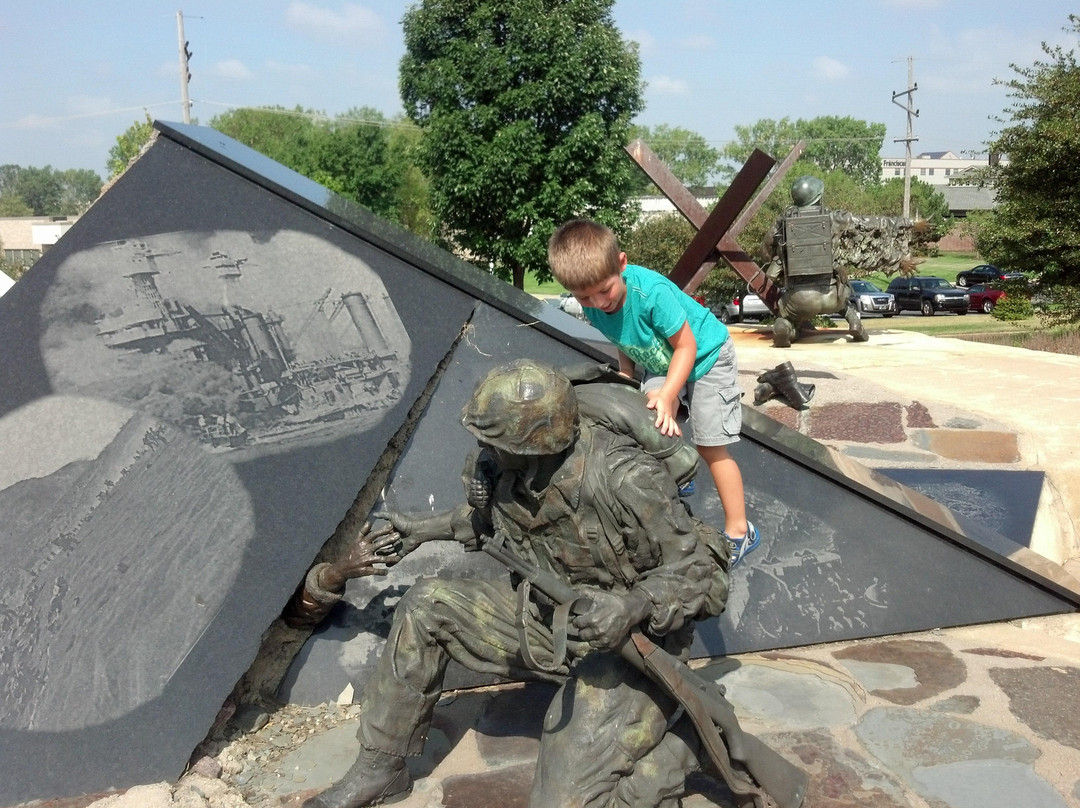 Community Veterans Memorial-Munster必去景点