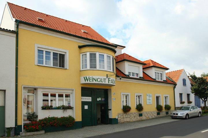Weingut Gastezimmer Heuriger Fabian