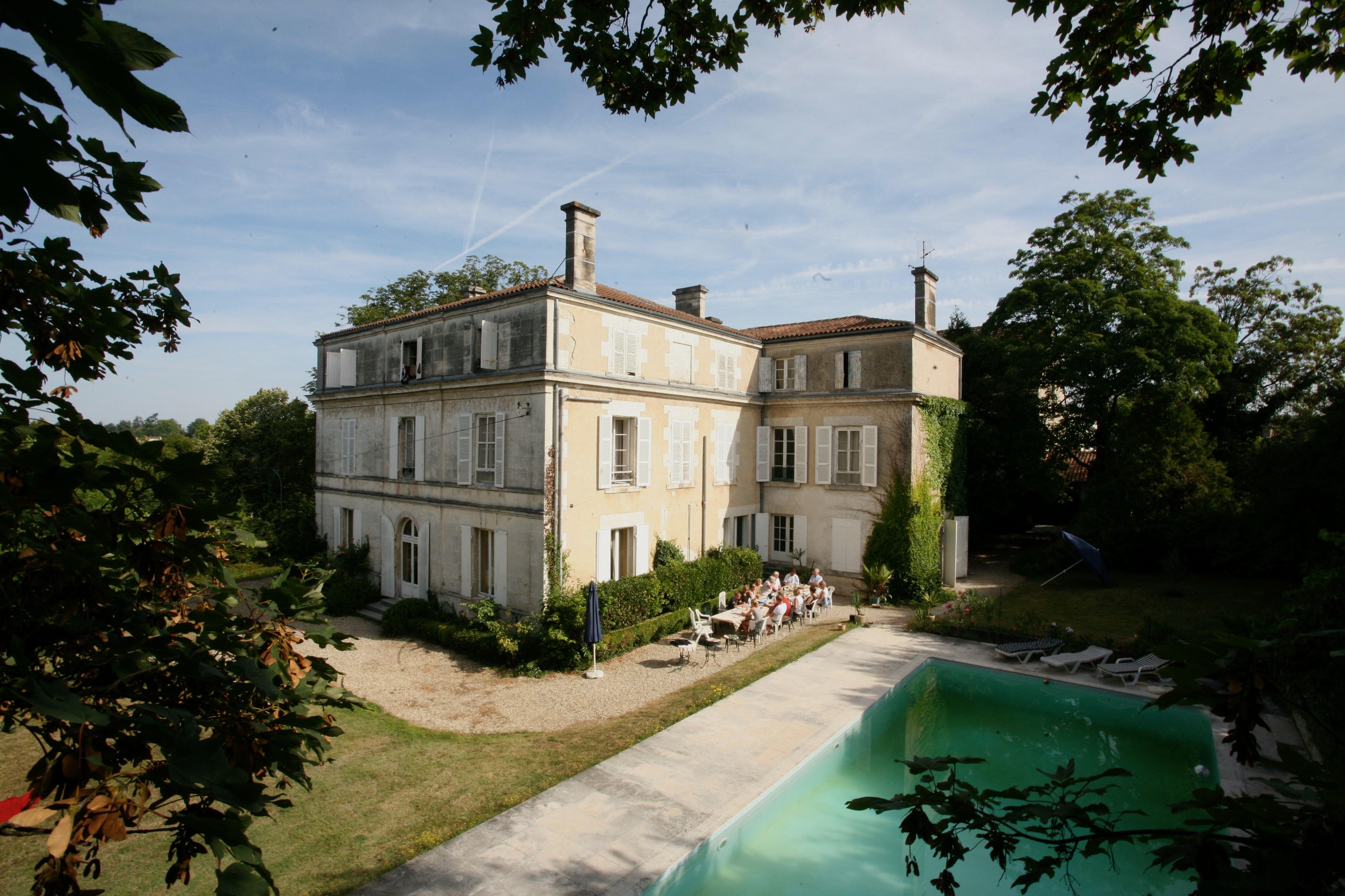 La Maison de Bastian-官方