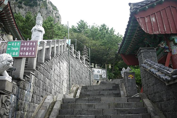 Sanbanggulsa Temple-西归浦市必去景点