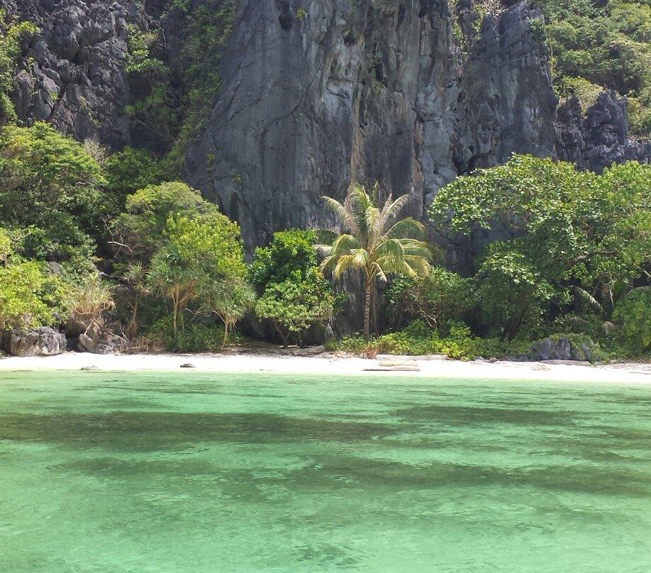 Binangculan Bay-爱妮岛必去景点