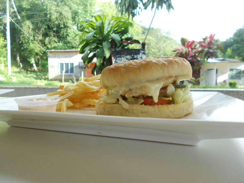 Minca餐馆和美食-Burger Town