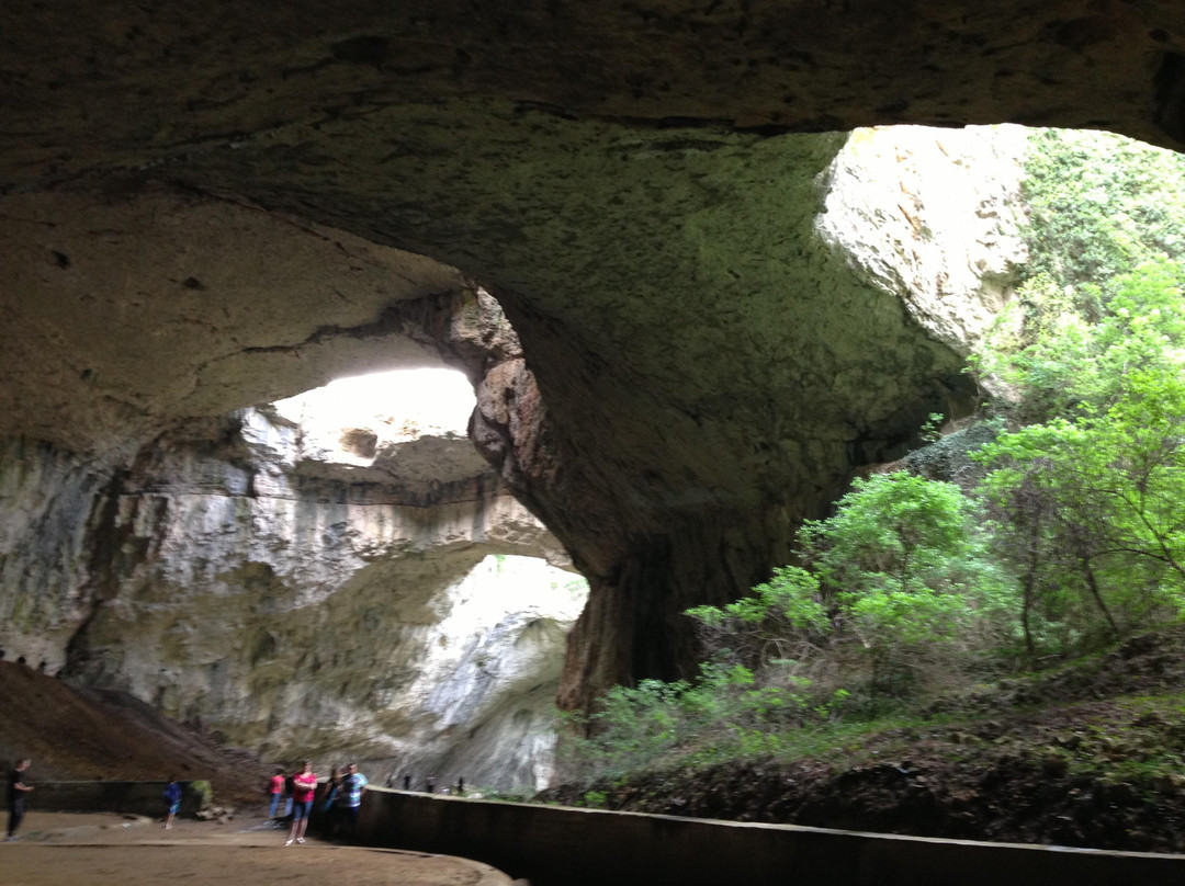 Devetashka Cave景点图片