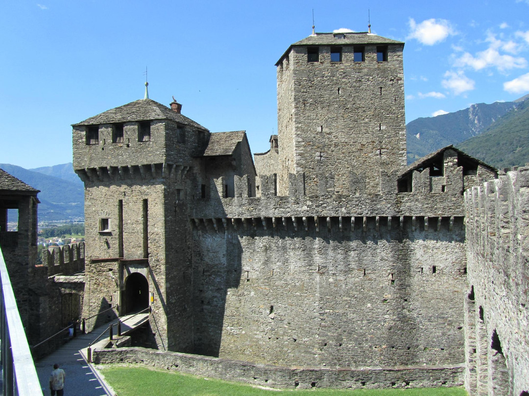 Castello di Montebello-贝林佐纳必去景点