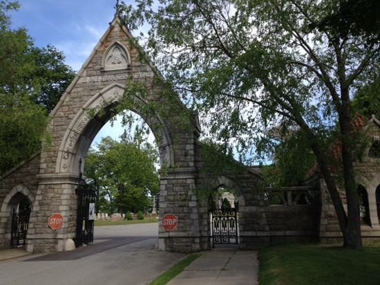 Oak Grove Cemetery-福尔里弗必去景点