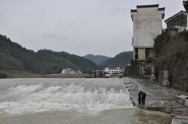 渔梁坝和渔梁古镇-黄山市必去景点