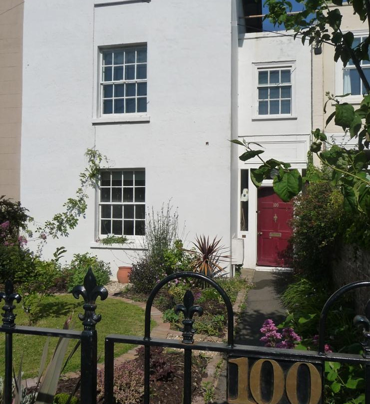 100 West Bay Road主图