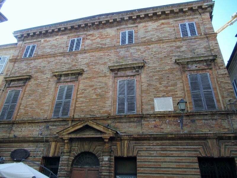 Lapide a Felice Orsini e Nino Bixio景点图片