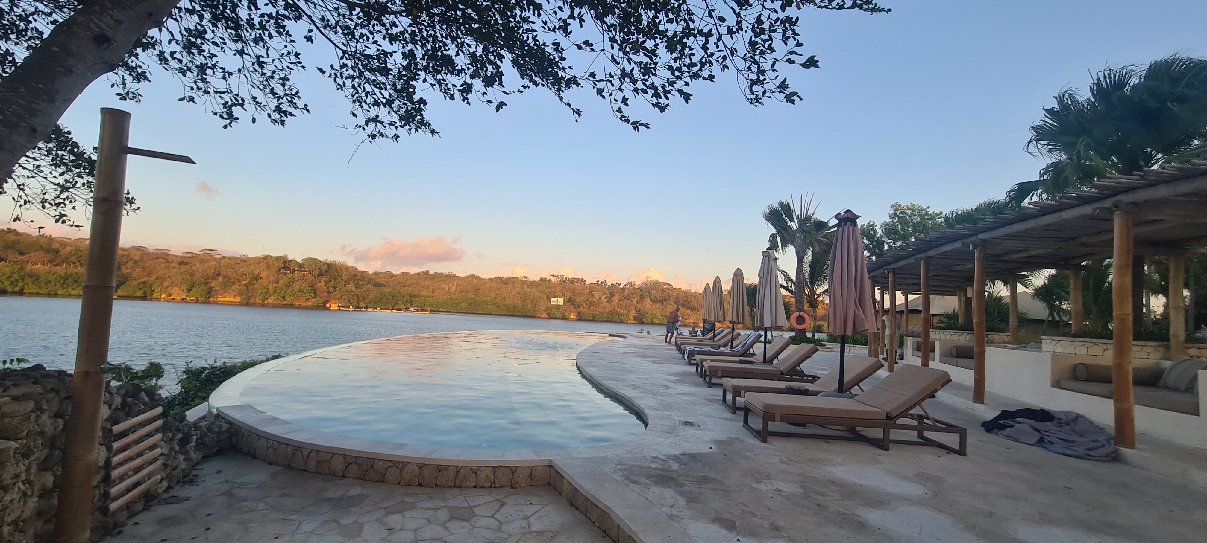 Menjangan Dynasty Resort, Beach Glamping And Dive Centre-泳池
