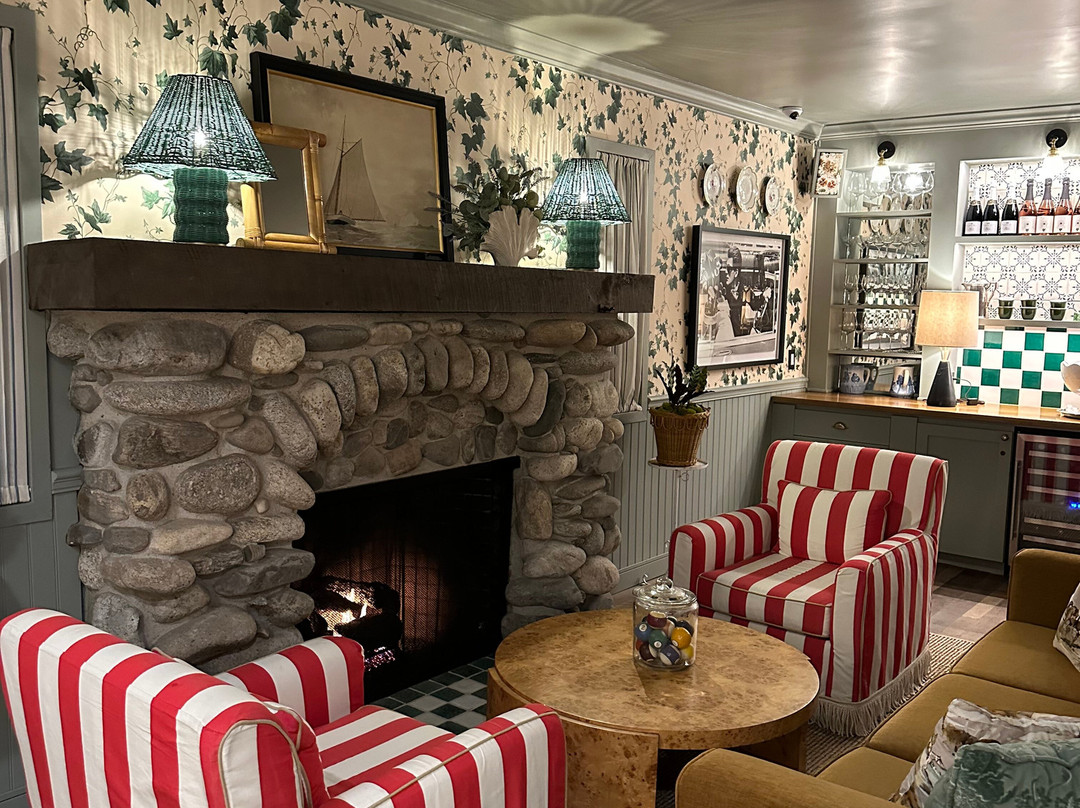 卡梅尔乡村酒店主图