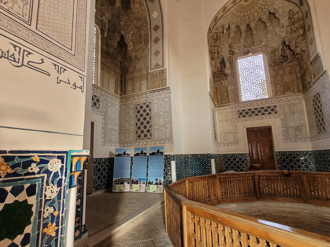 Bibi-Khanym Mausoleum景点图片