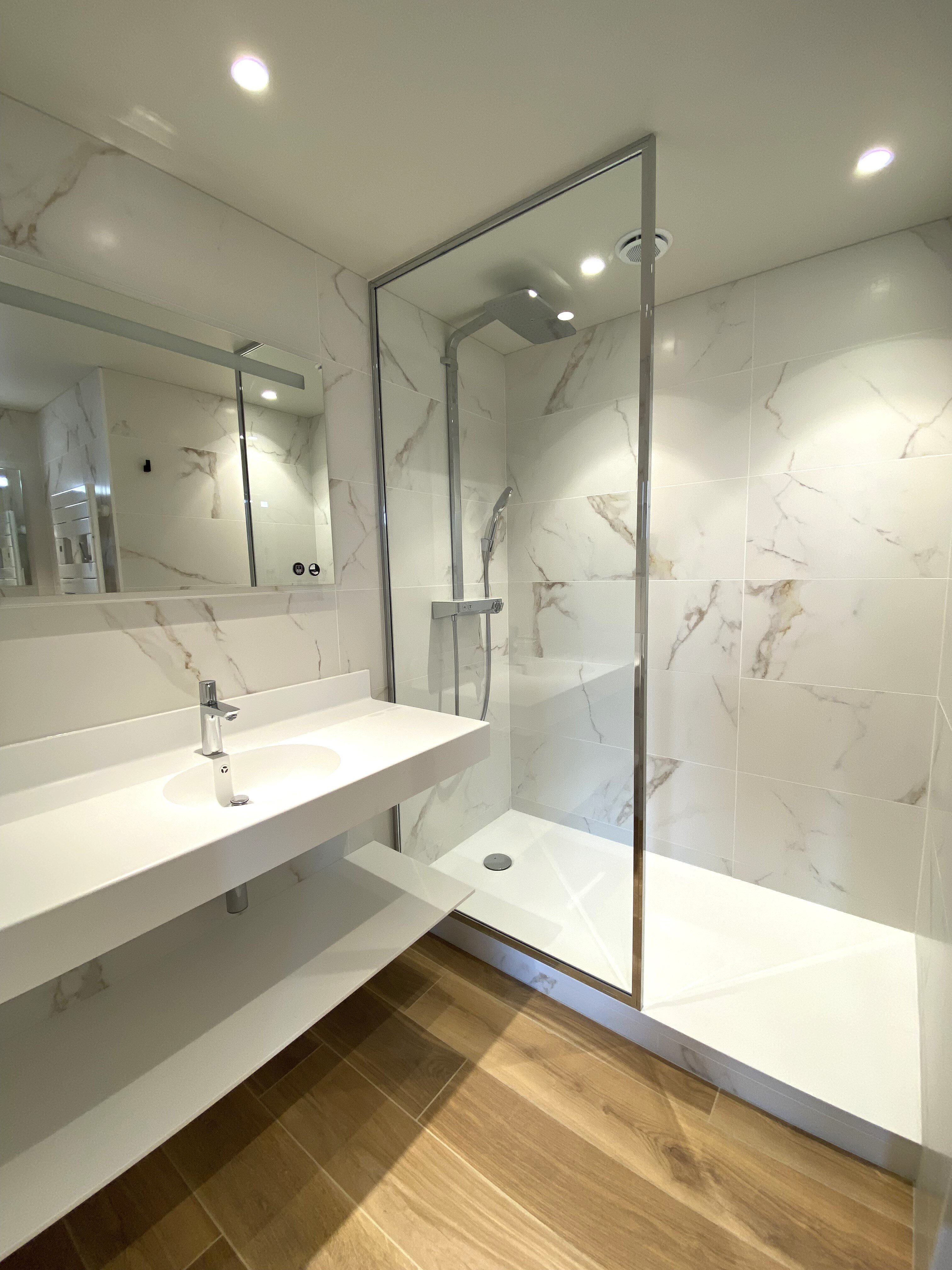 Brit Hotel Piscine & Spa - Fougères-浴室