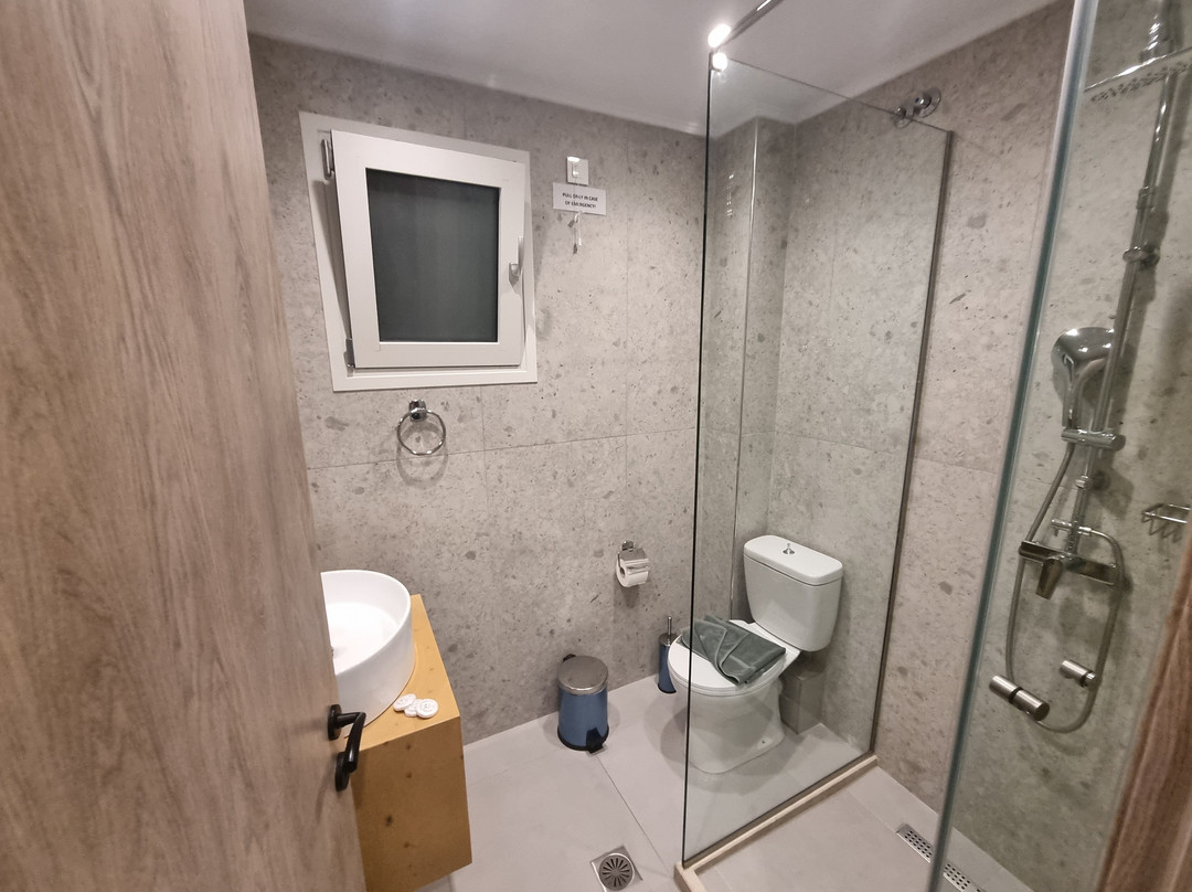 Pristine Hotel主图