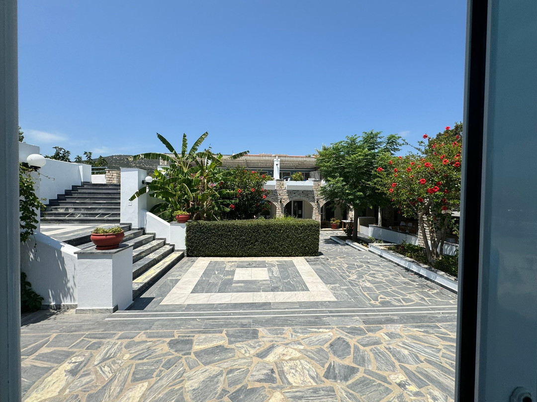 Zefiros Beach Hotel主图
