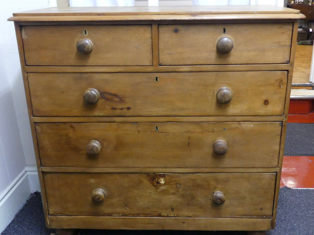 Carmarthen Antiques Centre景点图片