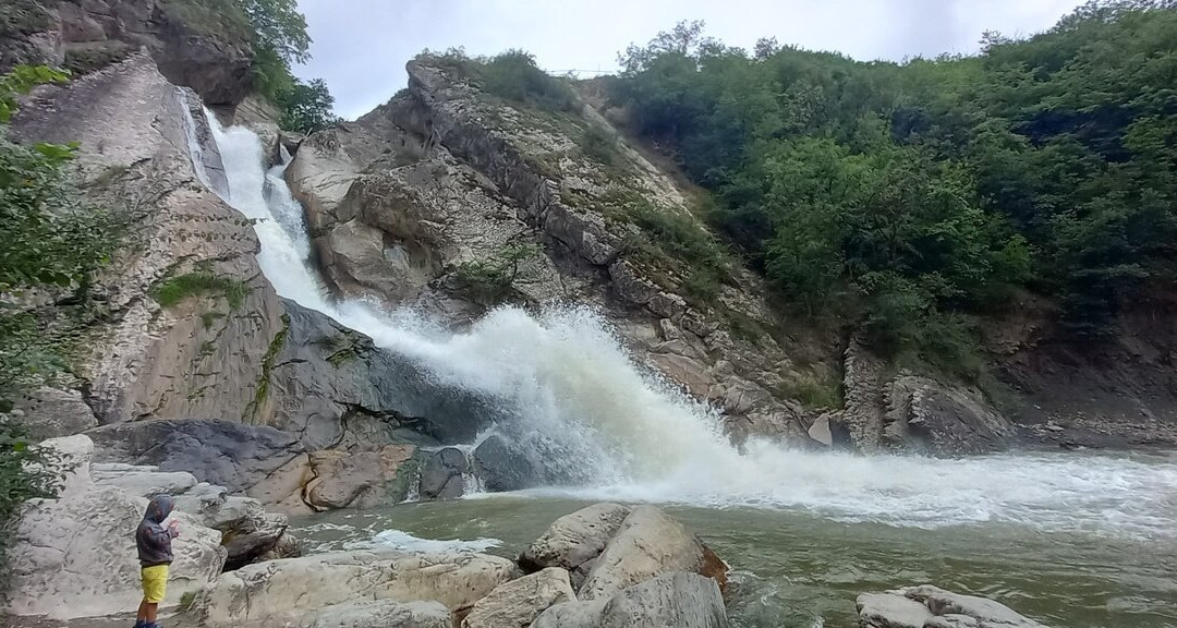 Khanagskiy Waterfall景点图片