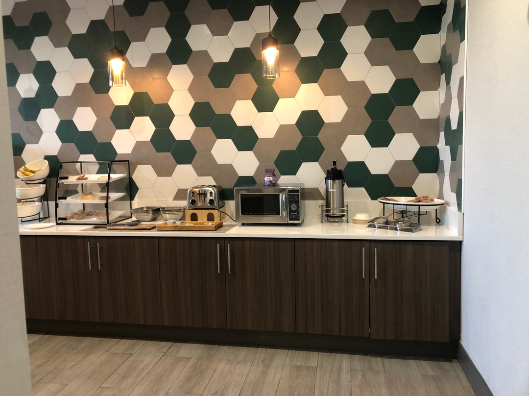 La Quinta Inn & Suites by Wyndham Locust Grove主图