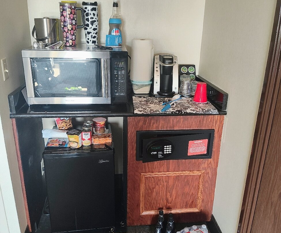 威奇托机场希尔顿逸林酒店主图