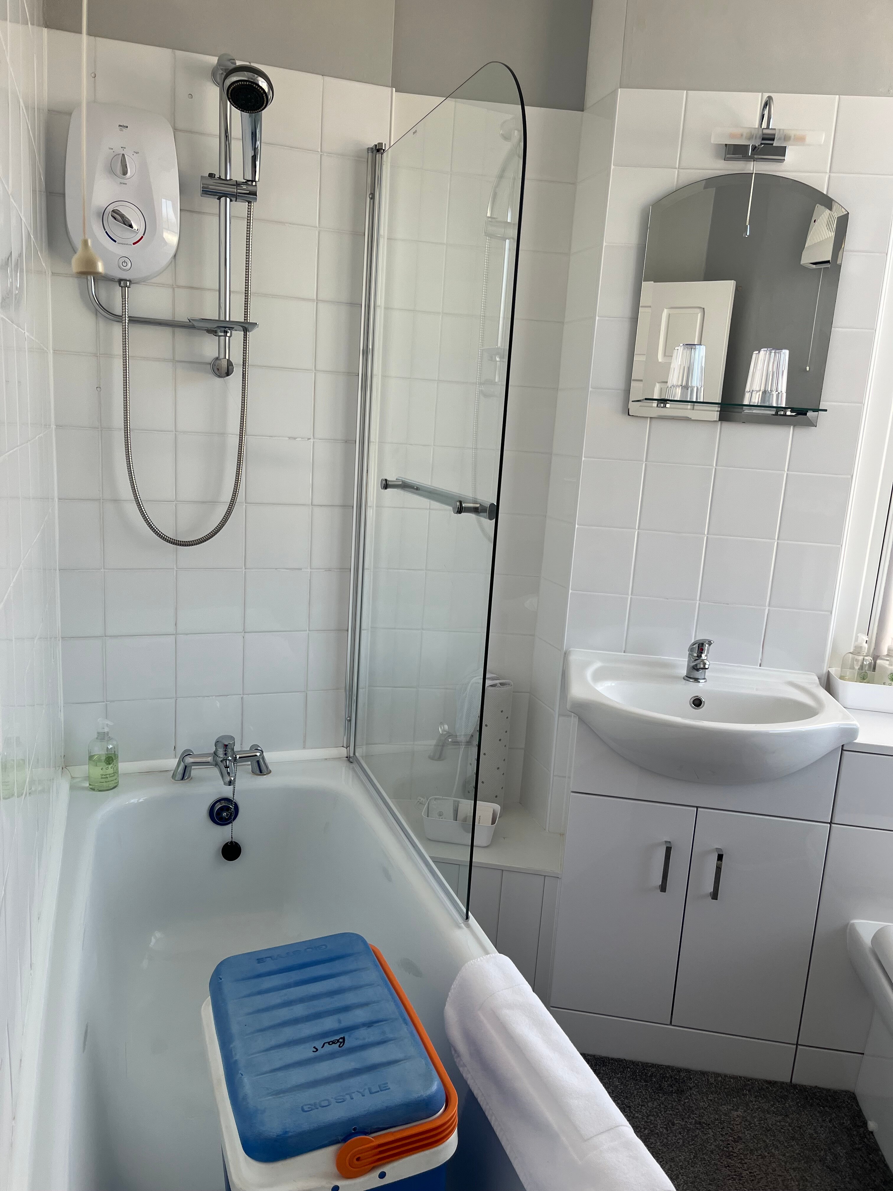 The Caerthillian Guest House-浴室