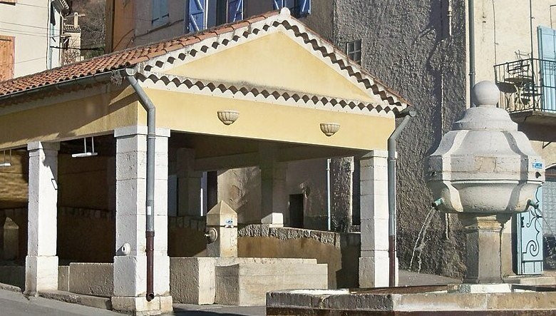 Lavoir Et Fontaine Benoite-Riez必去景点