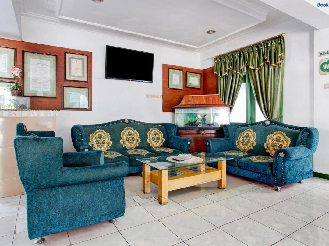 Oyo 94082 Hotel Gurita