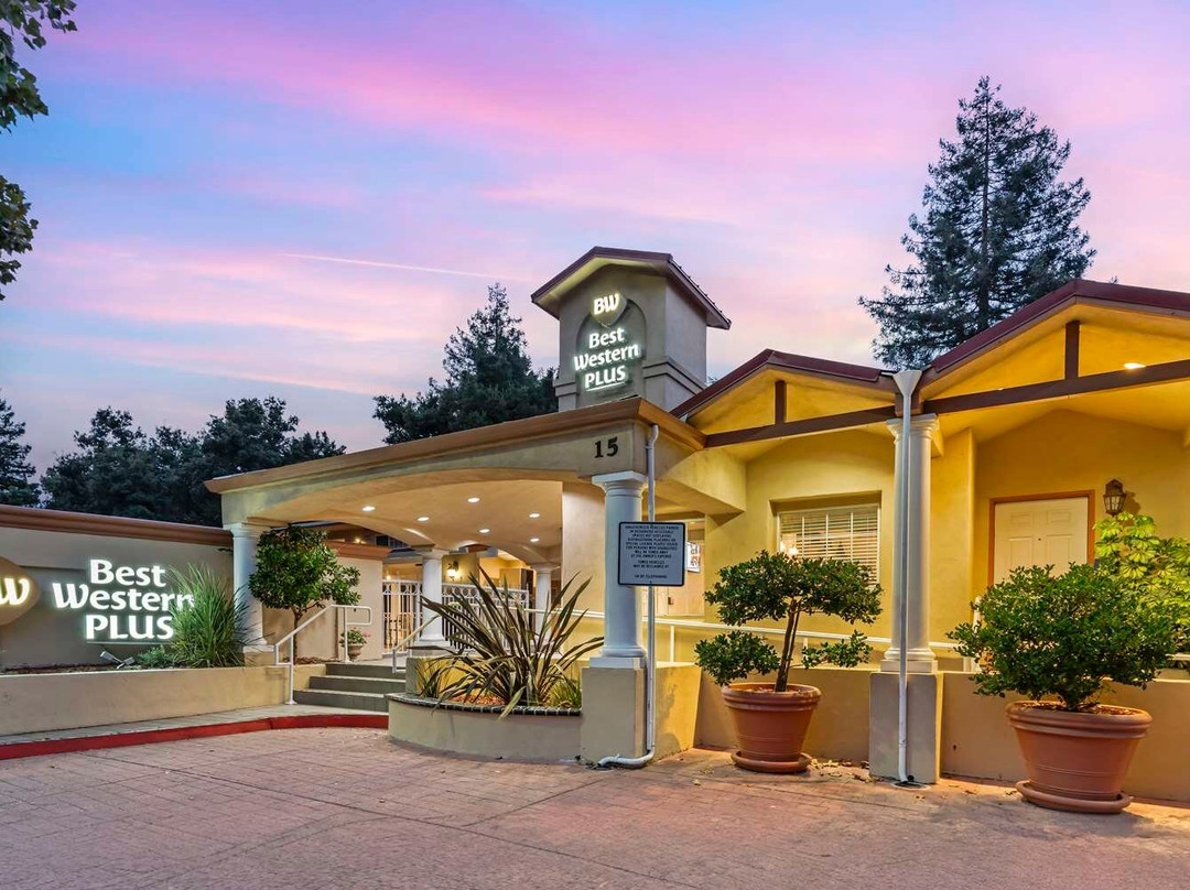 贝斯维斯特里维埃拉酒店