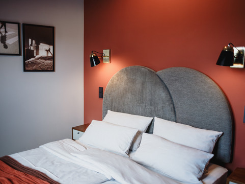 马戏团酒店主图