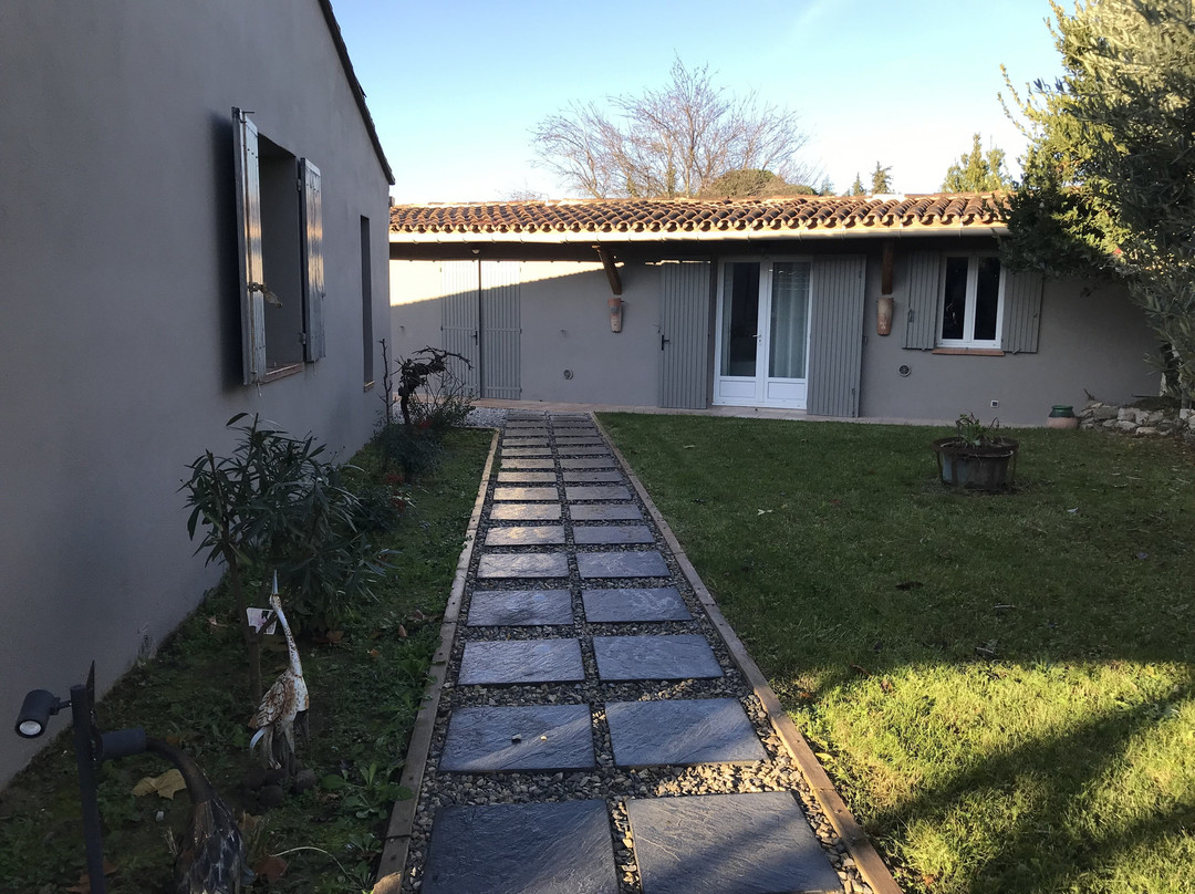 普罗旺斯翡翠酒店主图