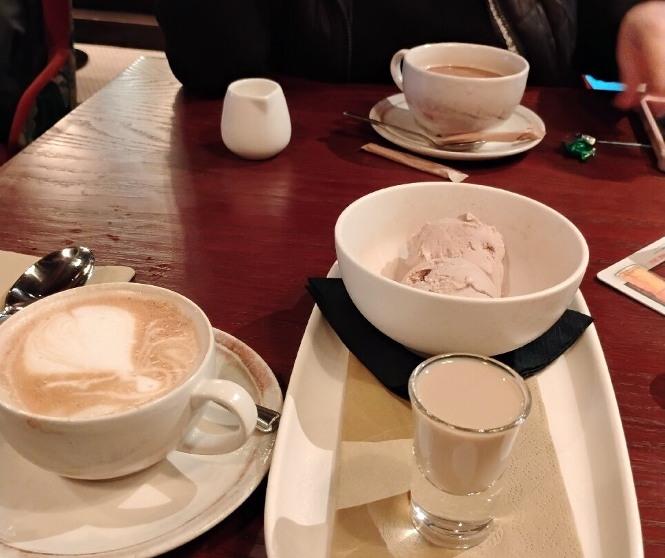 The Whitecliff Inn & The Marine Bar景点图片