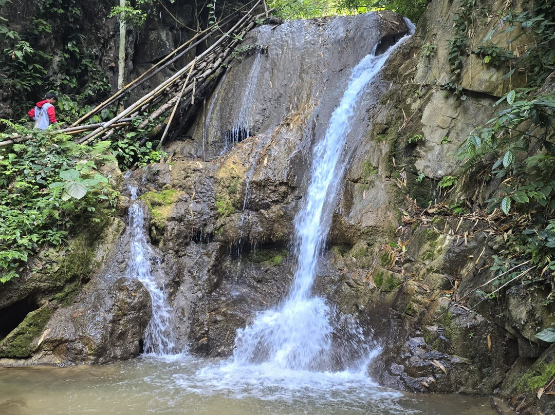 100 Waterfalls景点图片