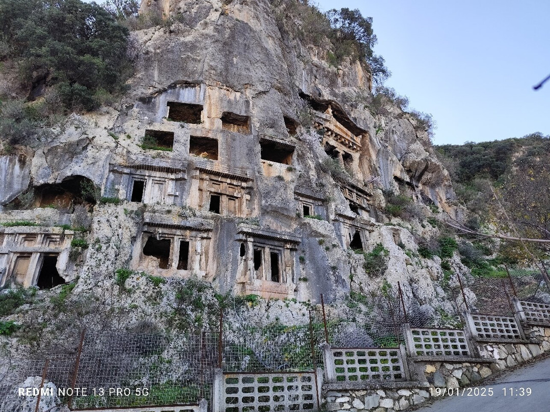 Amynthas Rock Tomb-穆拉必去景点