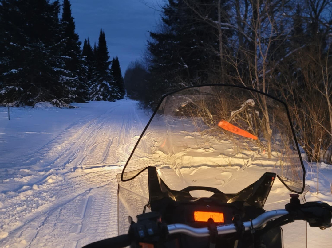 Farmhouse Snowmobiling and UTVs-普莱西德湖必去景点