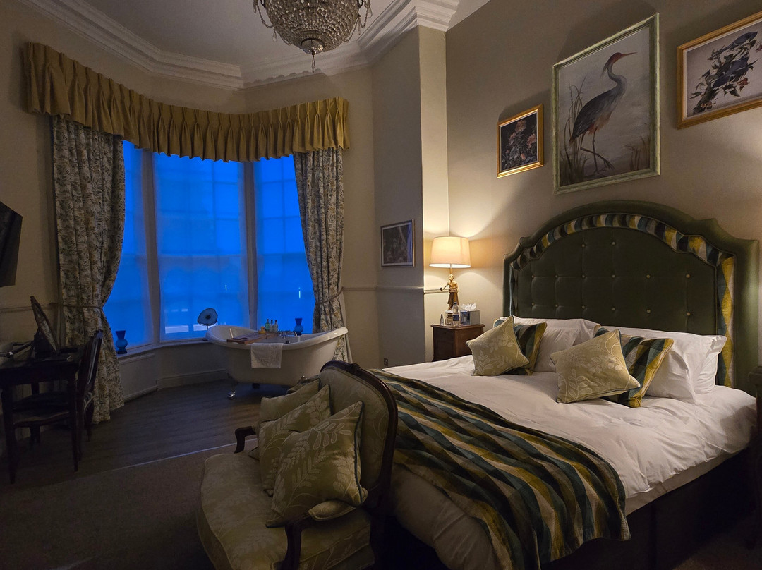 经典英国韦恩安居酒店主图