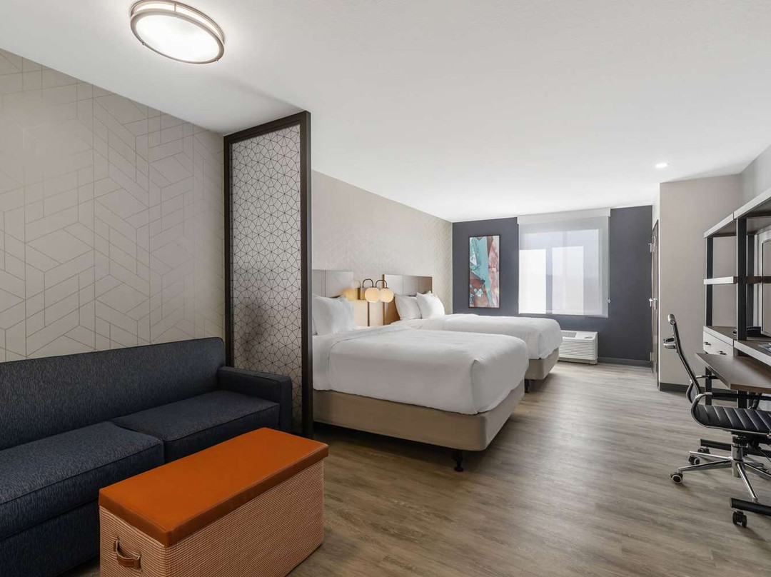 Everhome Suites Corona主图