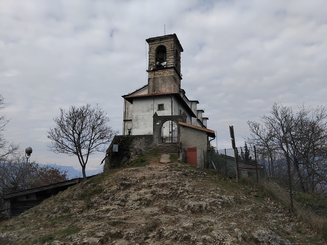 Hiking Trail to the Sanctuary of the Madonna della Ceriola景点图片