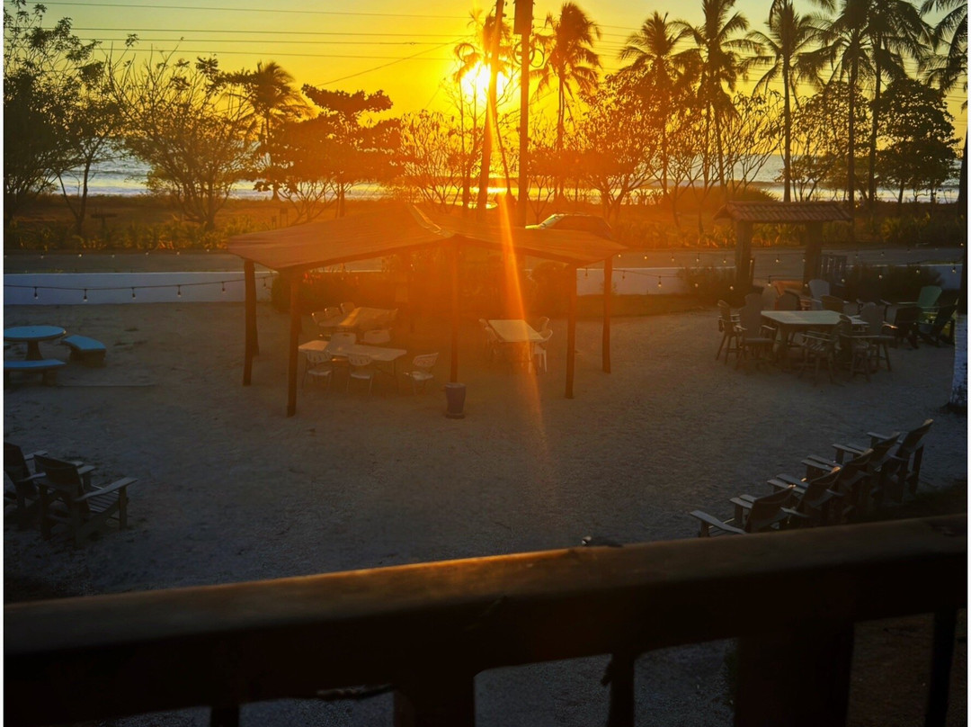 Tides Oceanfront Resort主图