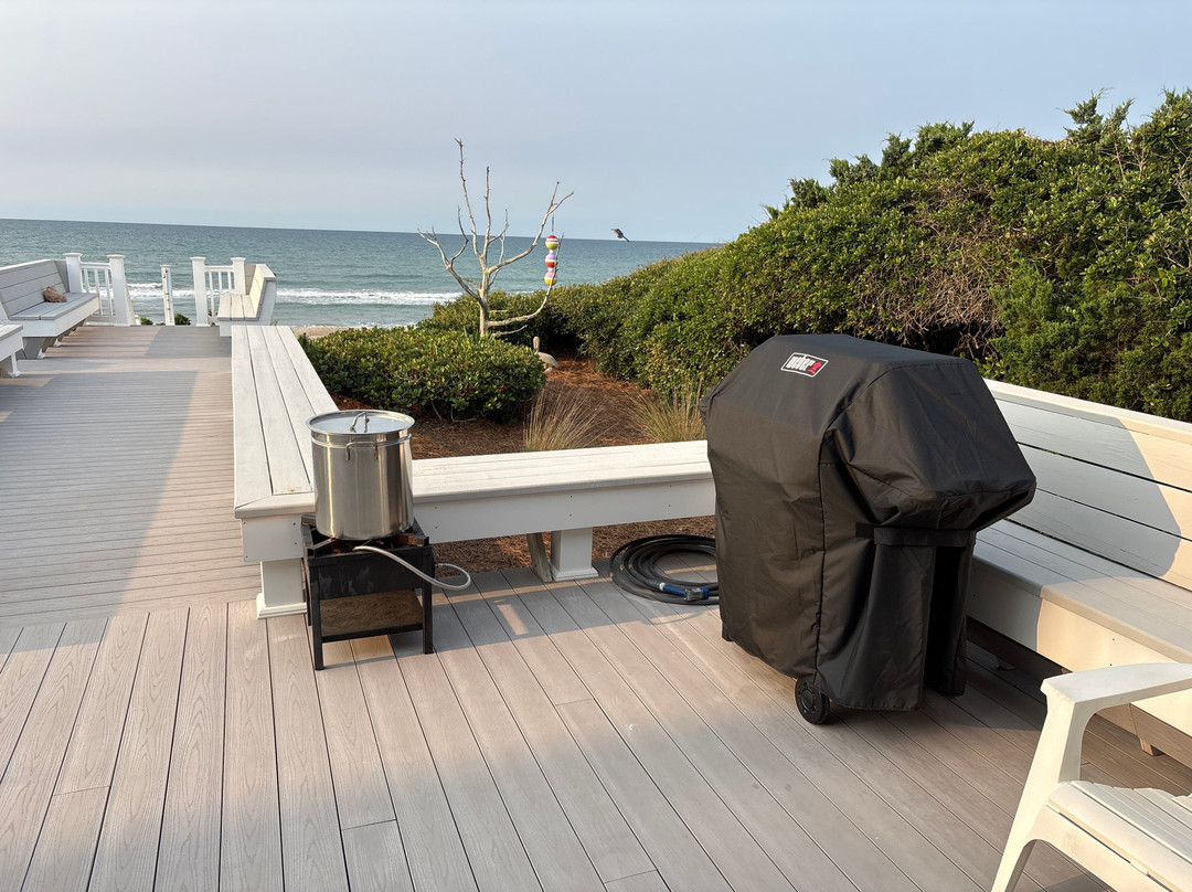 Crystal Coast Beachside Grills And Gear景点图片