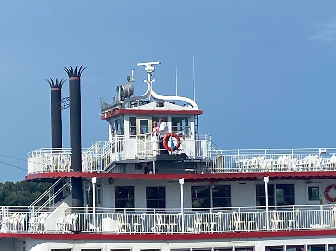 Mark Twain Riverboat Dinner Cruise-汉尼拔必去景点