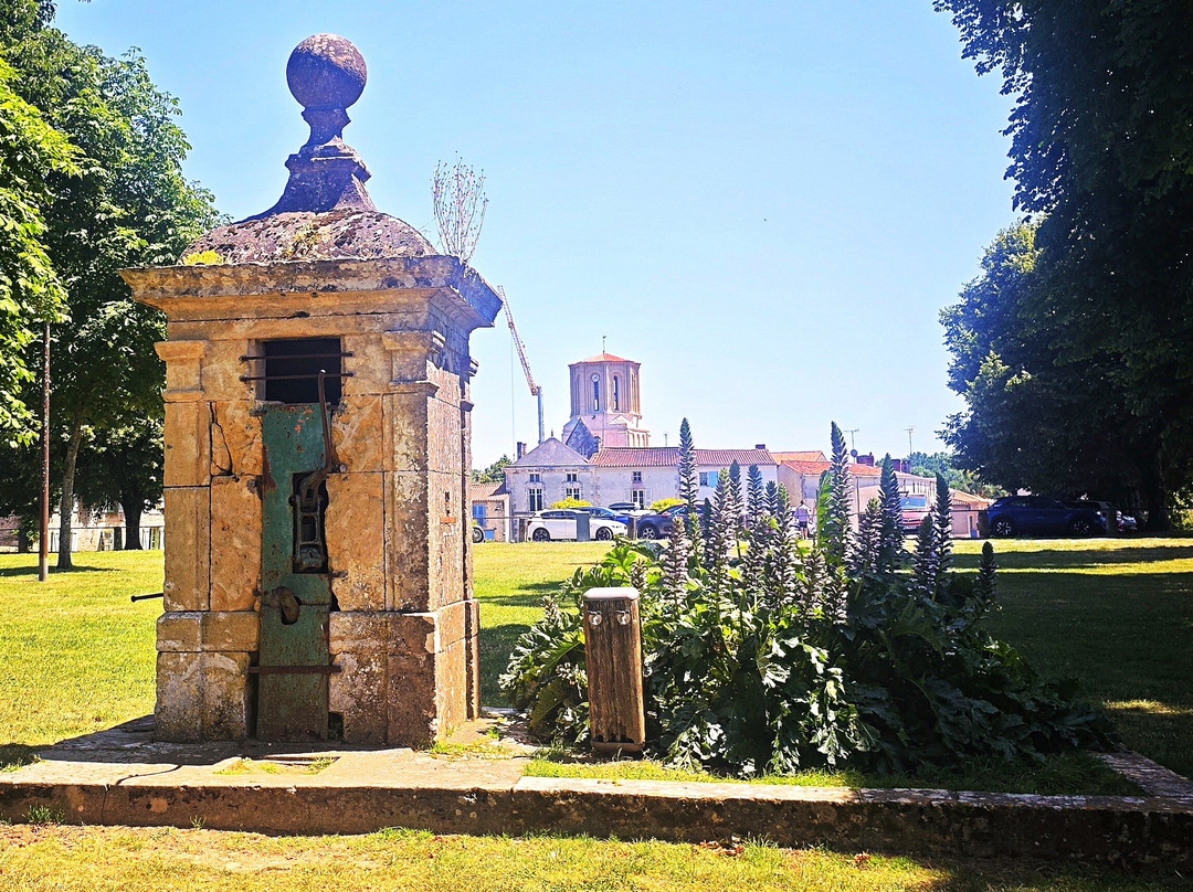 Tour Melusine-Vouvant必去景点