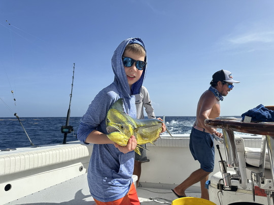 AAA Charters & Adventures-阿范特拉斯港必去景点